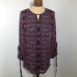 Womens long sleeve top, long body. Cleo. Size med.